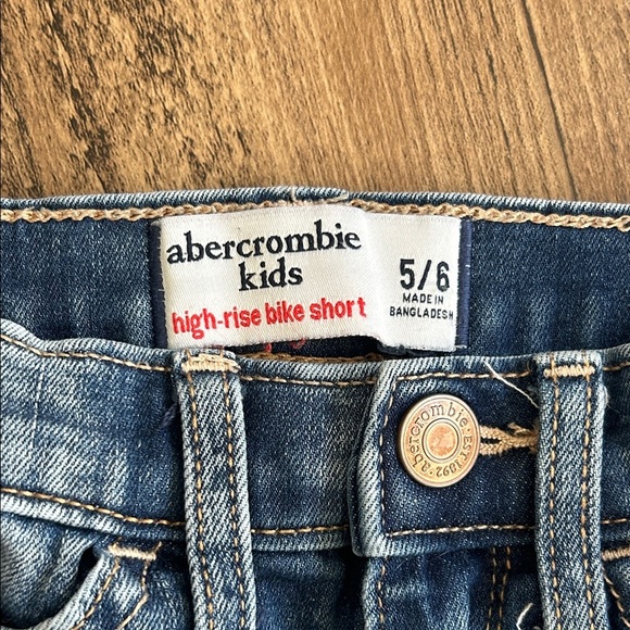 Abercrombie & Fitch Girl’s Ripped Blue Jean Shorts - Picture 2 of 4